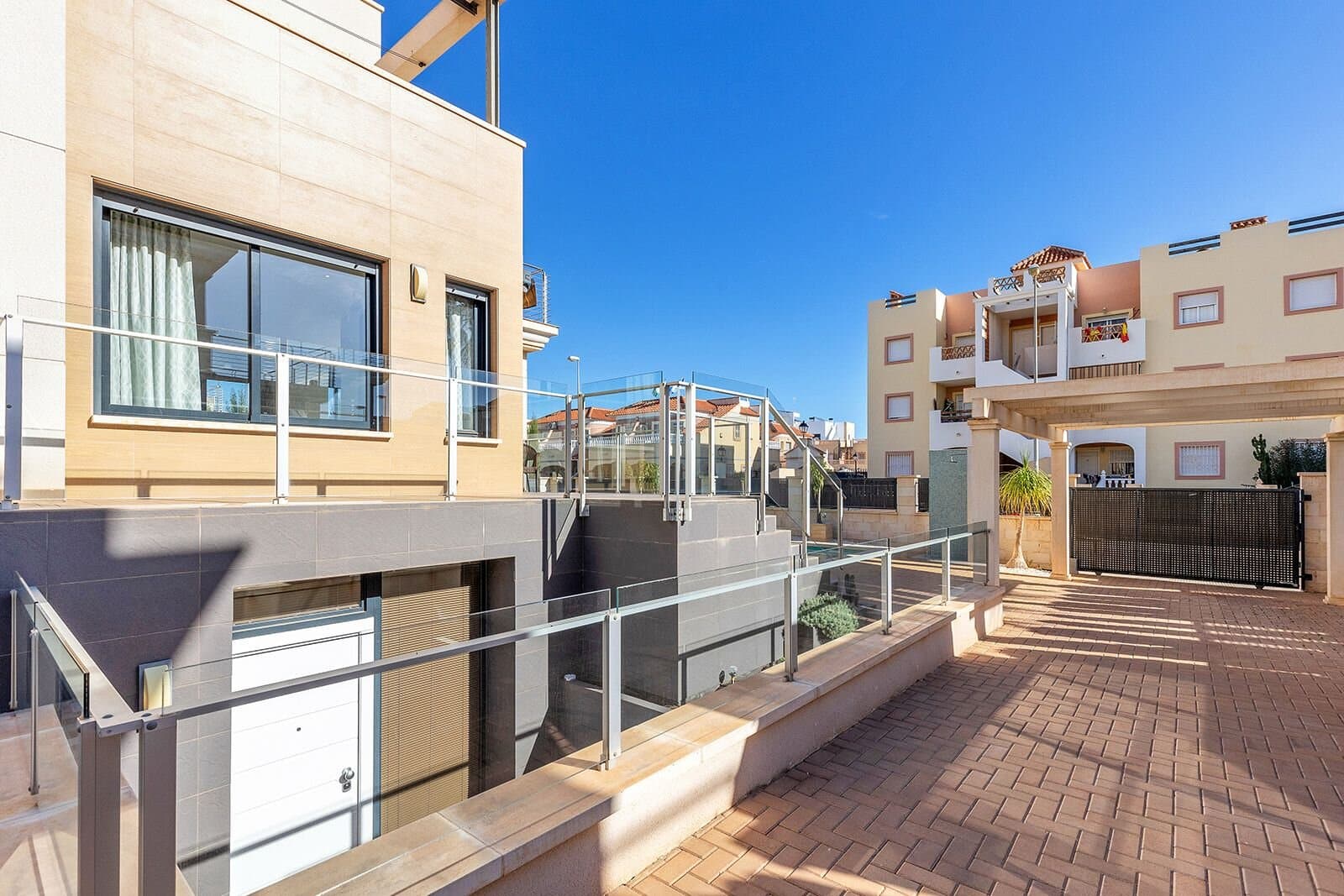 Villa de 5 Dormitorios en La Zenia, Orihuela Costa - 38
