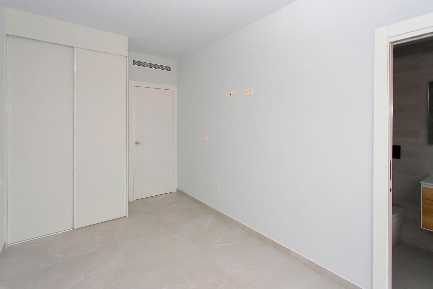2-Bedroom Apartment in Playa del Cura, Torrevieja - 12