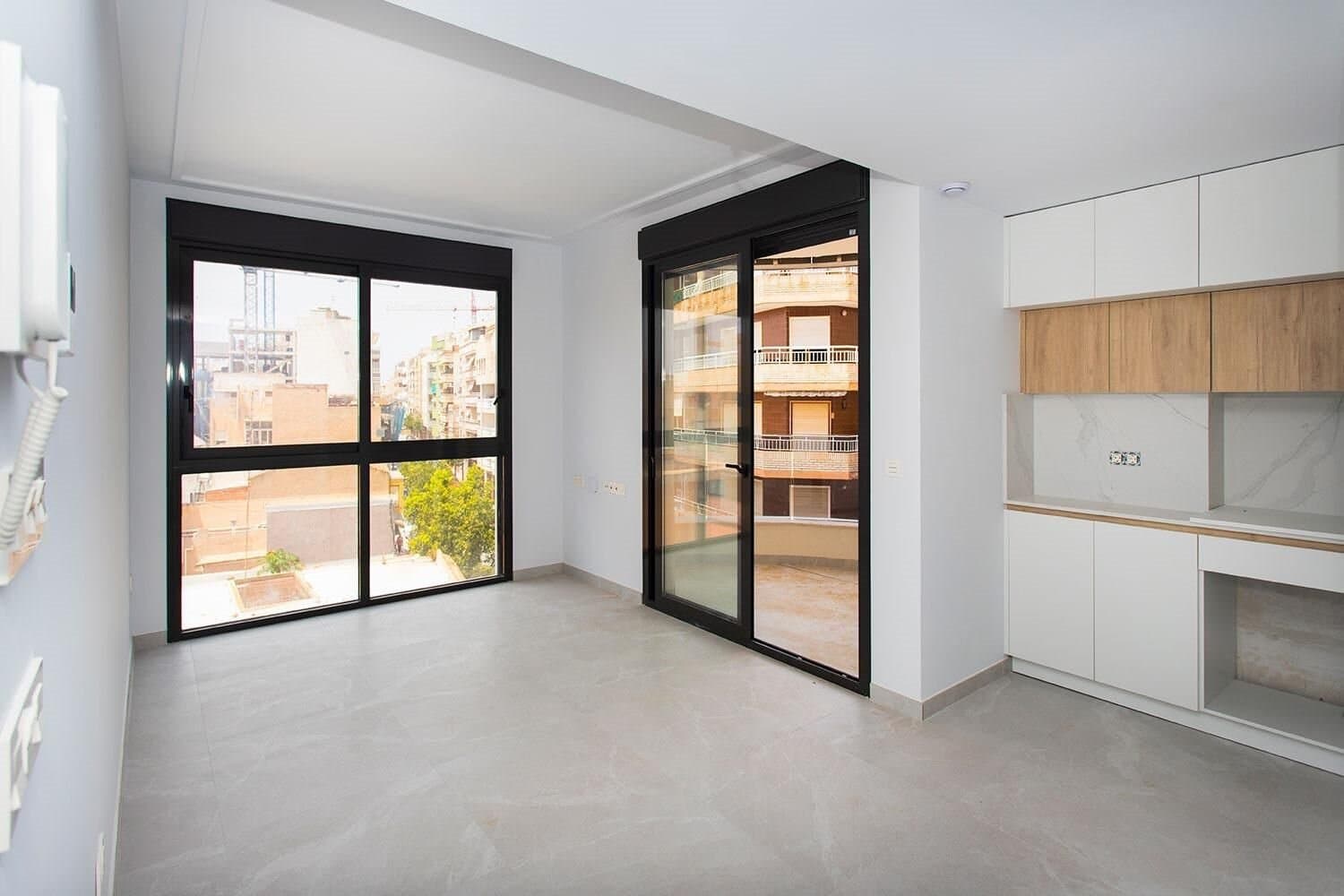 2-Bedroom Apartment in Playa del Cura, Torrevieja - 4