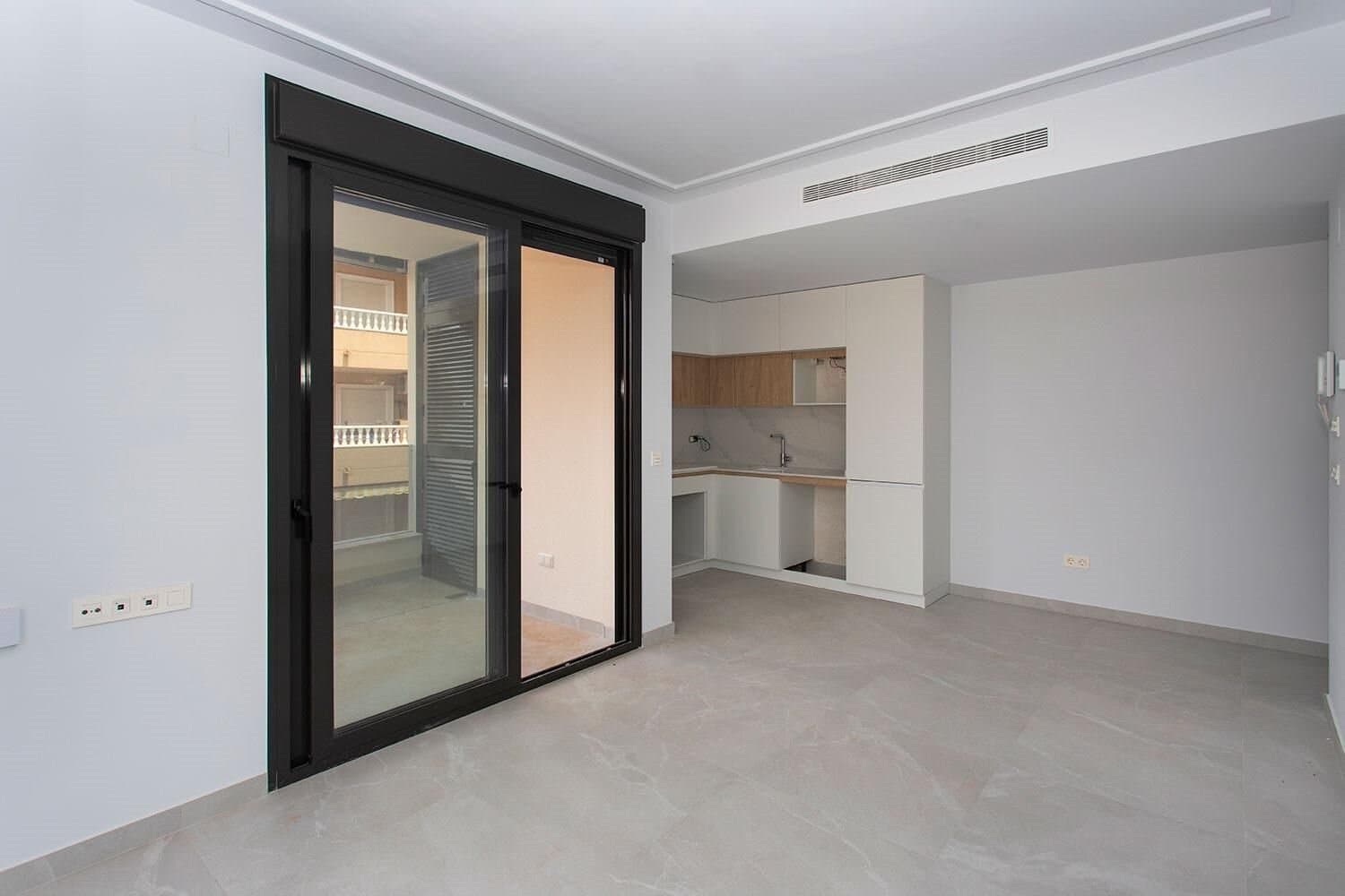2-Bedroom Apartment in Playa del Cura, Torrevieja - 8
