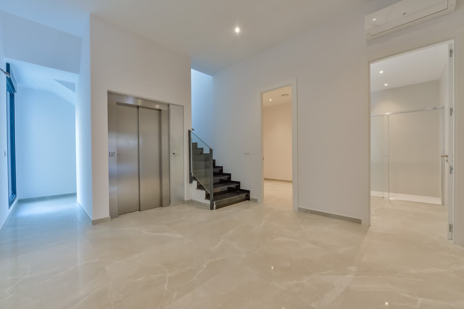 8-Bedroom Villa in Finestrat - 12