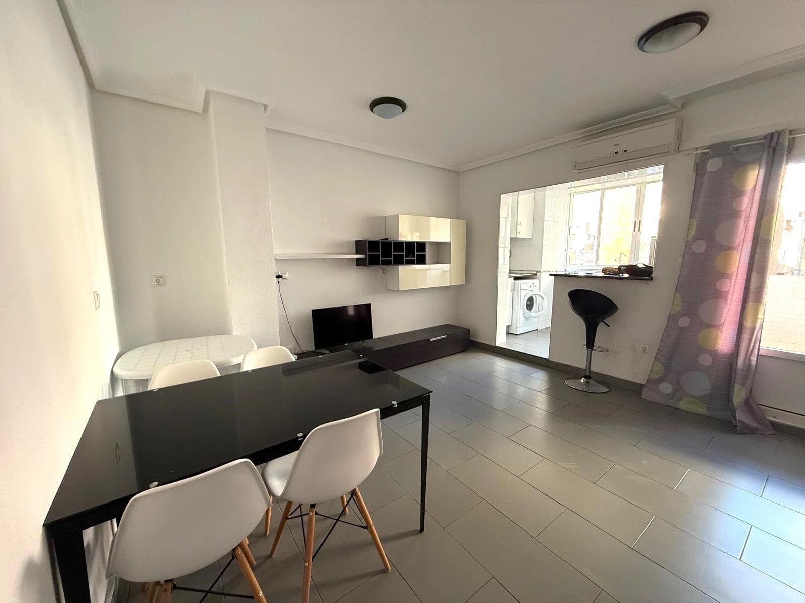 1-Bedroom Apartment in Torrevieja, Torrevieja - 4