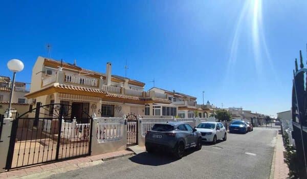Casa de 3 Dormitorios en La Zenia, Orihuela Costa