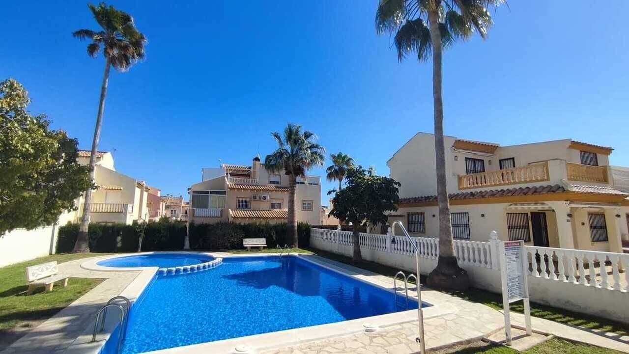 Casa de 3 Dormitorios en La Zenia, Orihuela Costa - 2