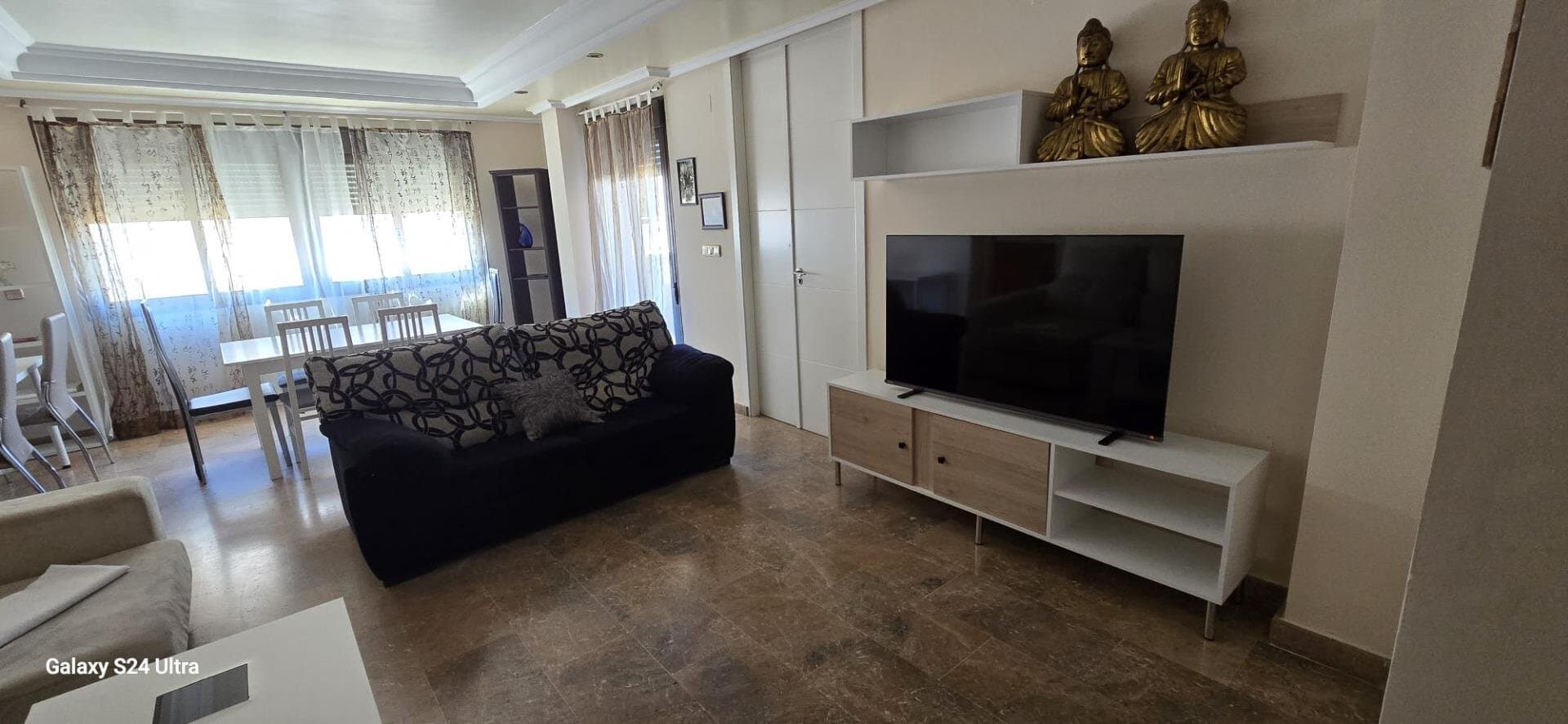 4-Bedroom Apartment in Torrevieja, Torrevieja - 2