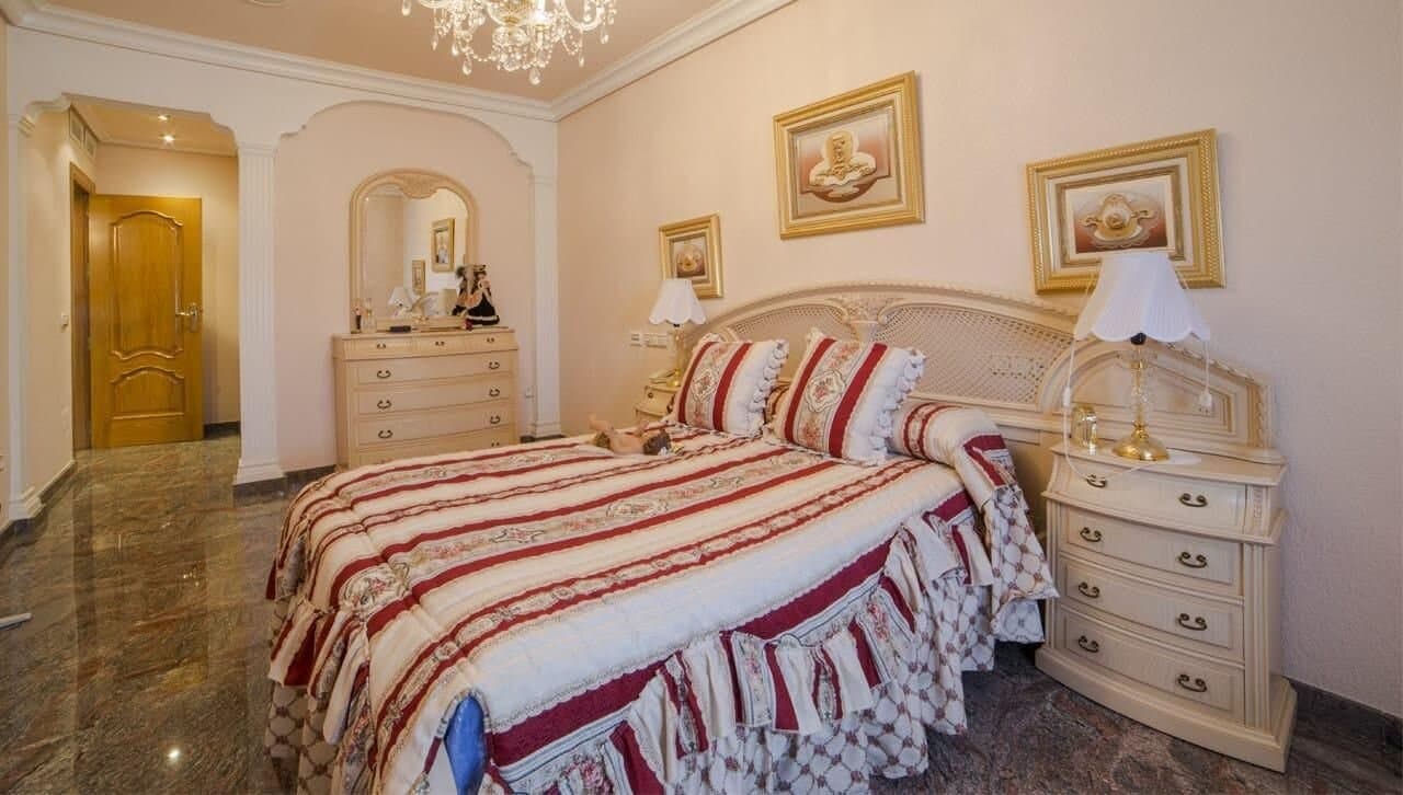 5-Bedroom House in Los Alcázares
