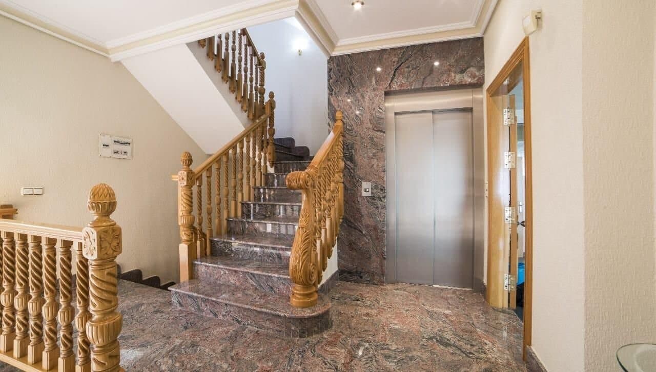 5-Bedroom House in Los Alcázares - 12