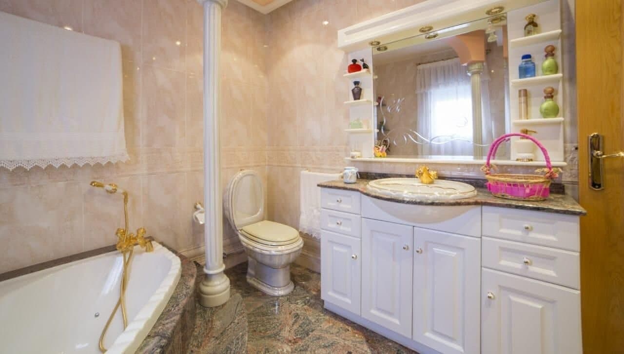 5-Bedroom House in Los Alcázares - 15
