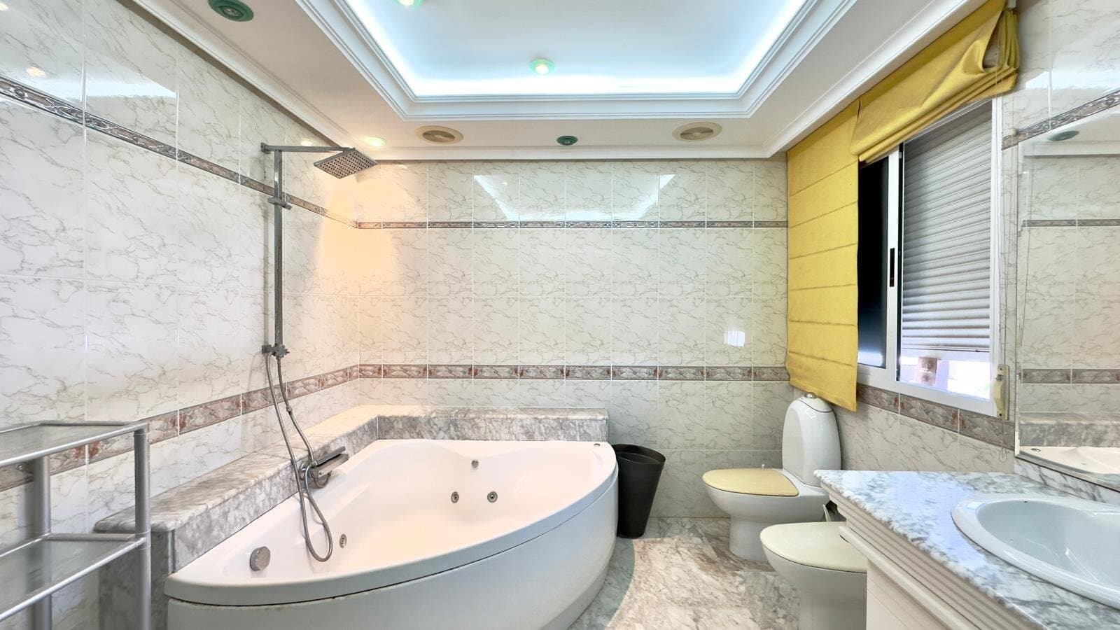 2-Bedroom Penthouse in Torrevieja - 16
