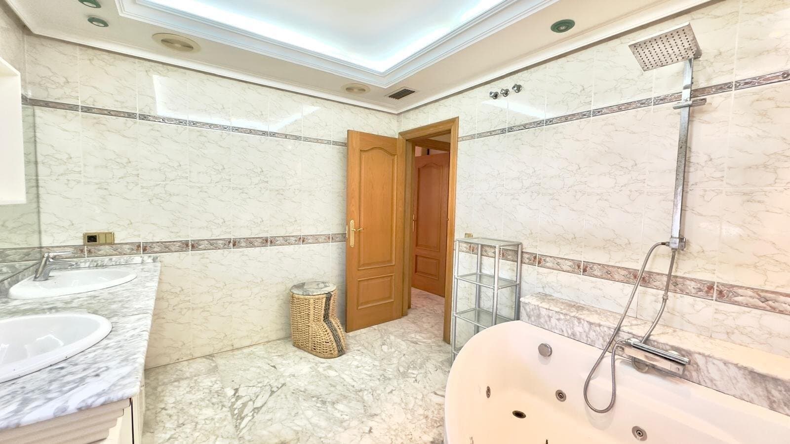 2-Bedroom Penthouse in Torrevieja - 17
