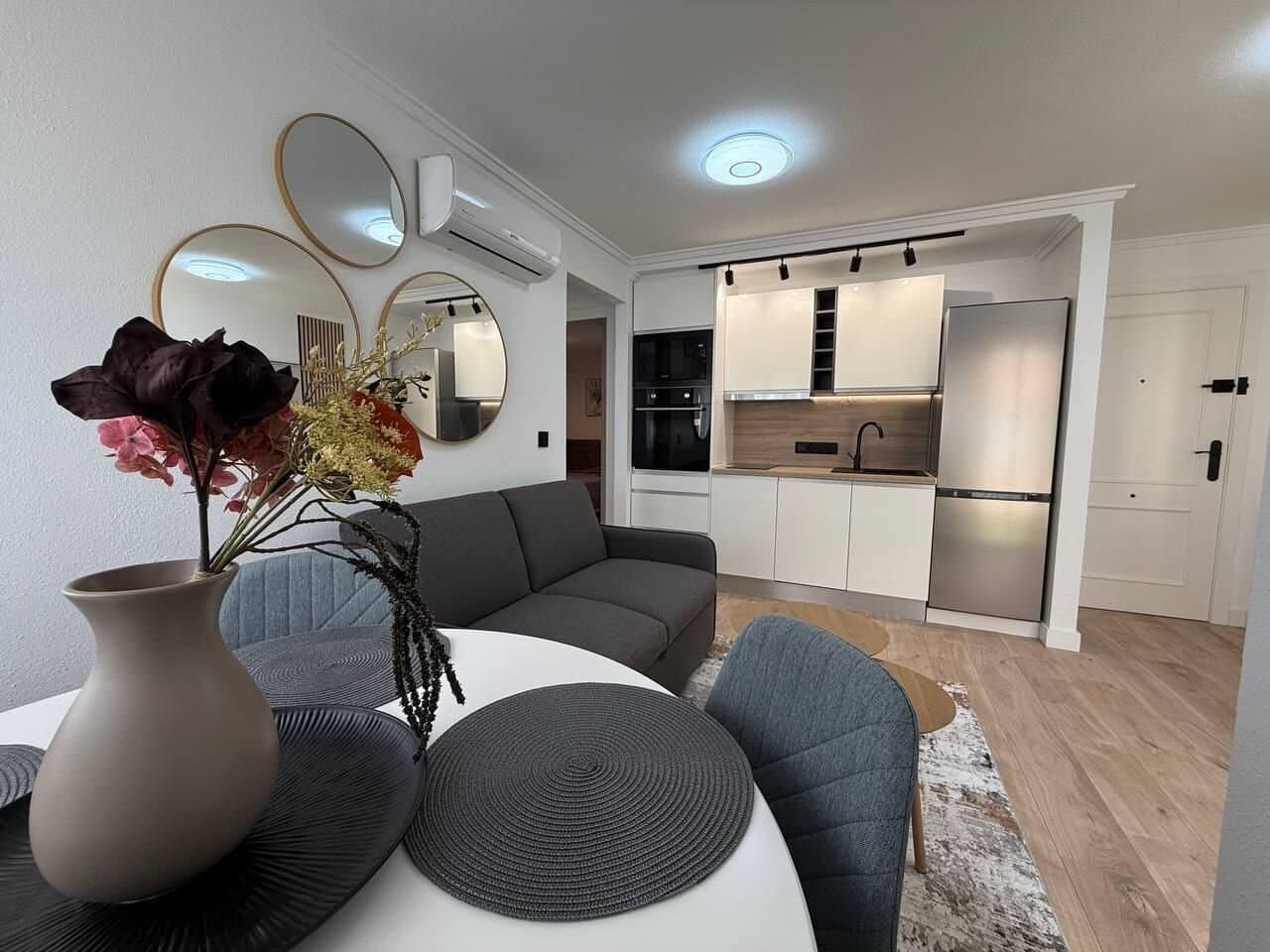 2-Bedroom Apartment in Centro, Torrevieja - 2