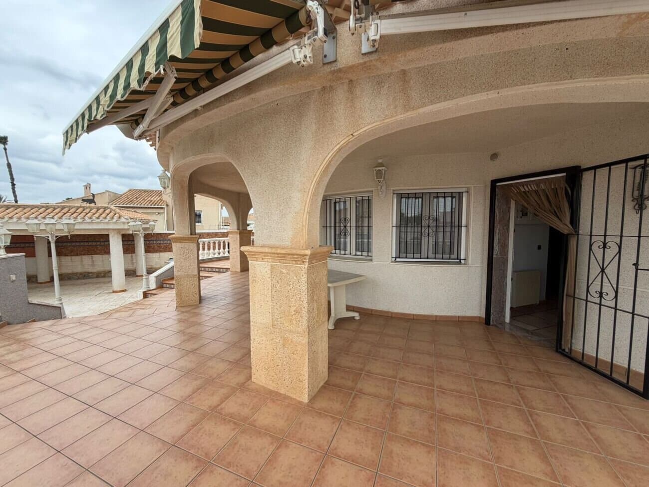 Villa de 5 Dormitorios en La Zenia, Orihuela Costa - 4