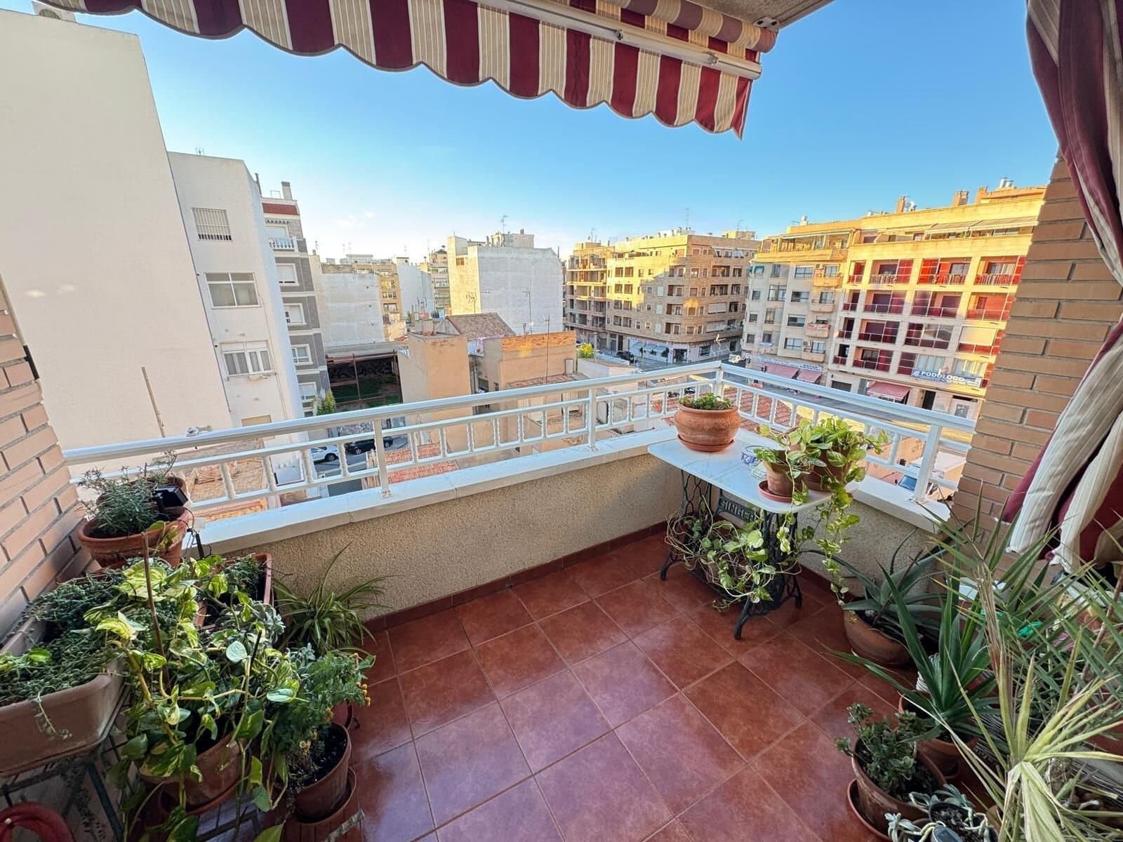 4-Bedroom Apartment in Torrevieja, Torrevieja - 13