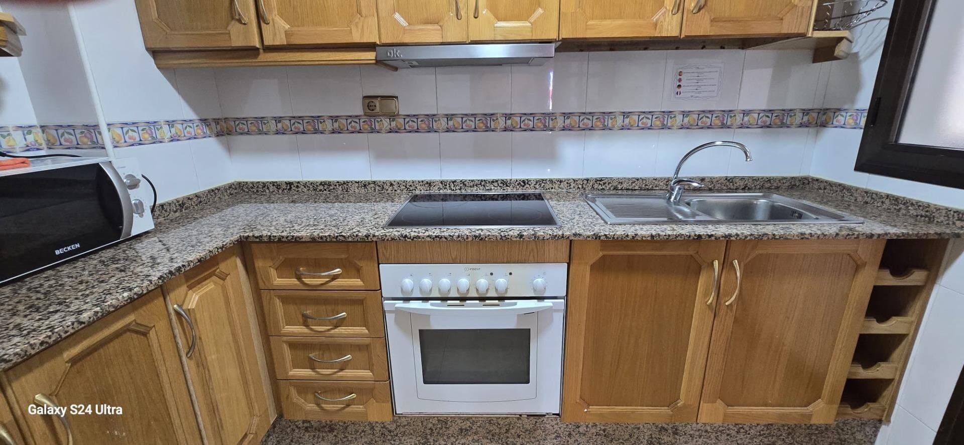 3-Bedroom Apartment in Torrevieja, Torrevieja - 12