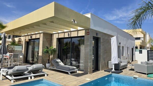 Villa de 3 Dormitorios en Costa Blanca Sur, Los Montesinos