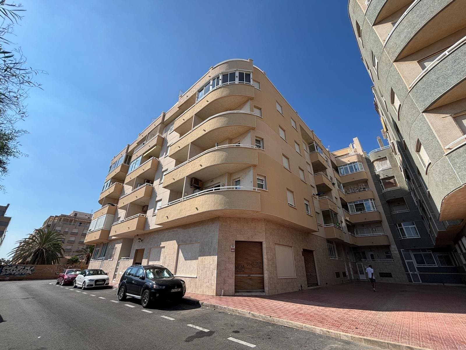 3-Bedroom Apartment in Playa del Cura, Torrevieja - 2