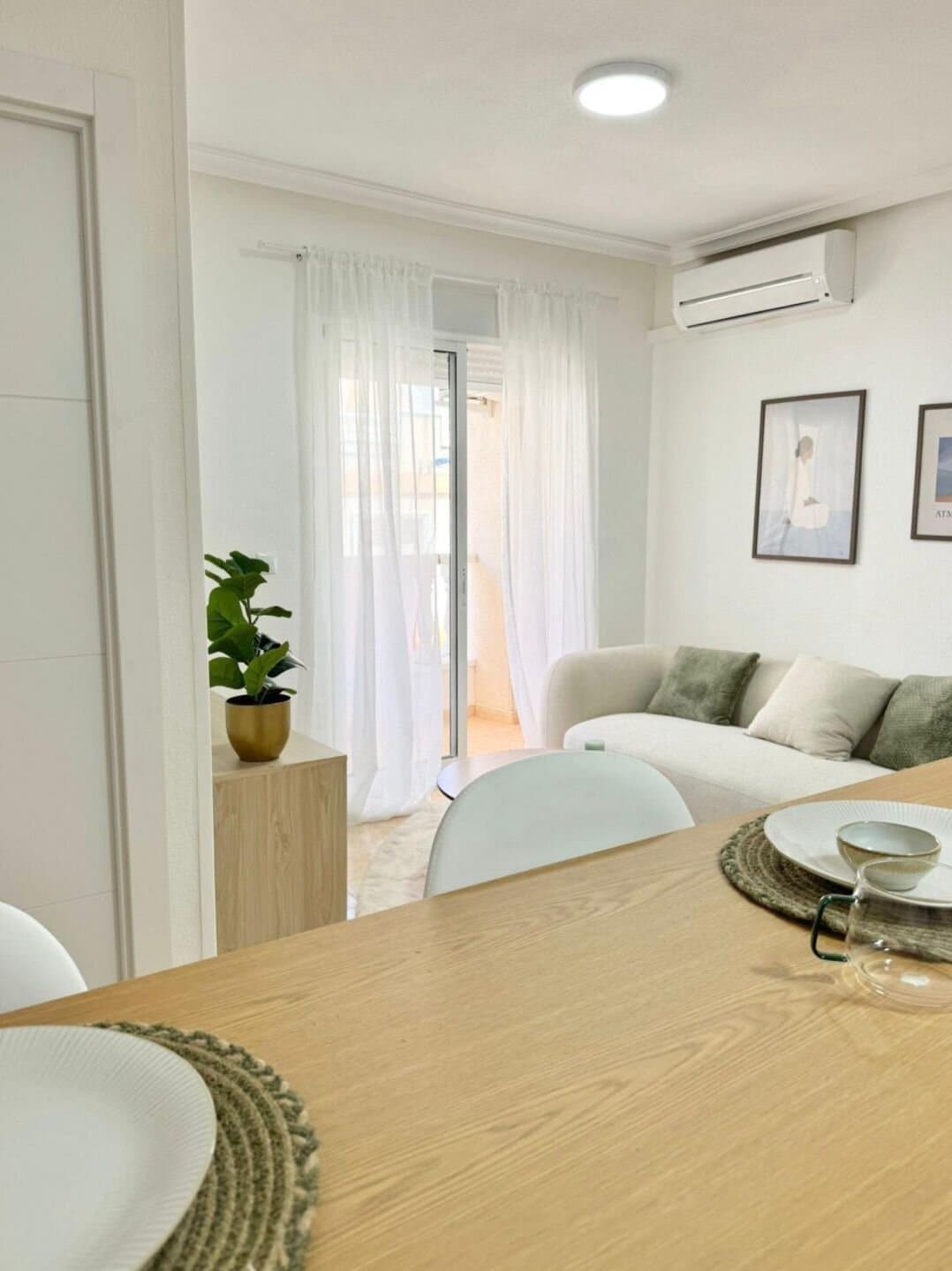 2-Bedroom Apartment in Estacion de Autobuses, Torrevieja - 2