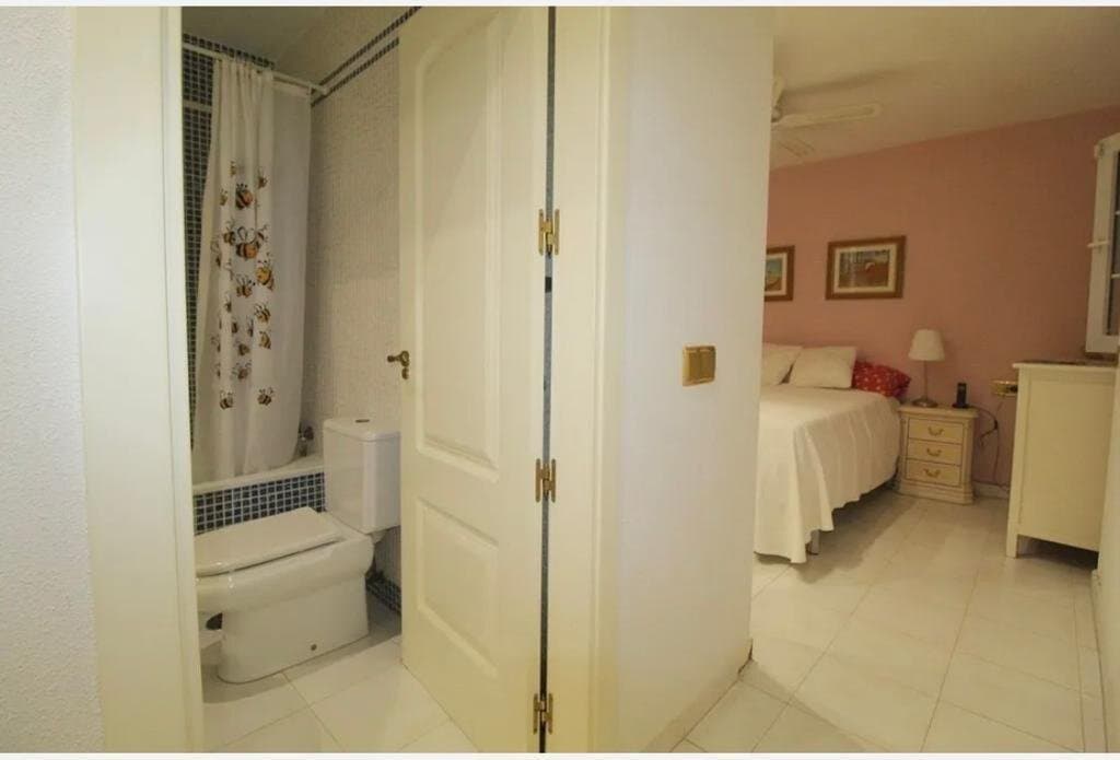 2-Bedroom Apartment in Torrevieja, Torrevieja - 11