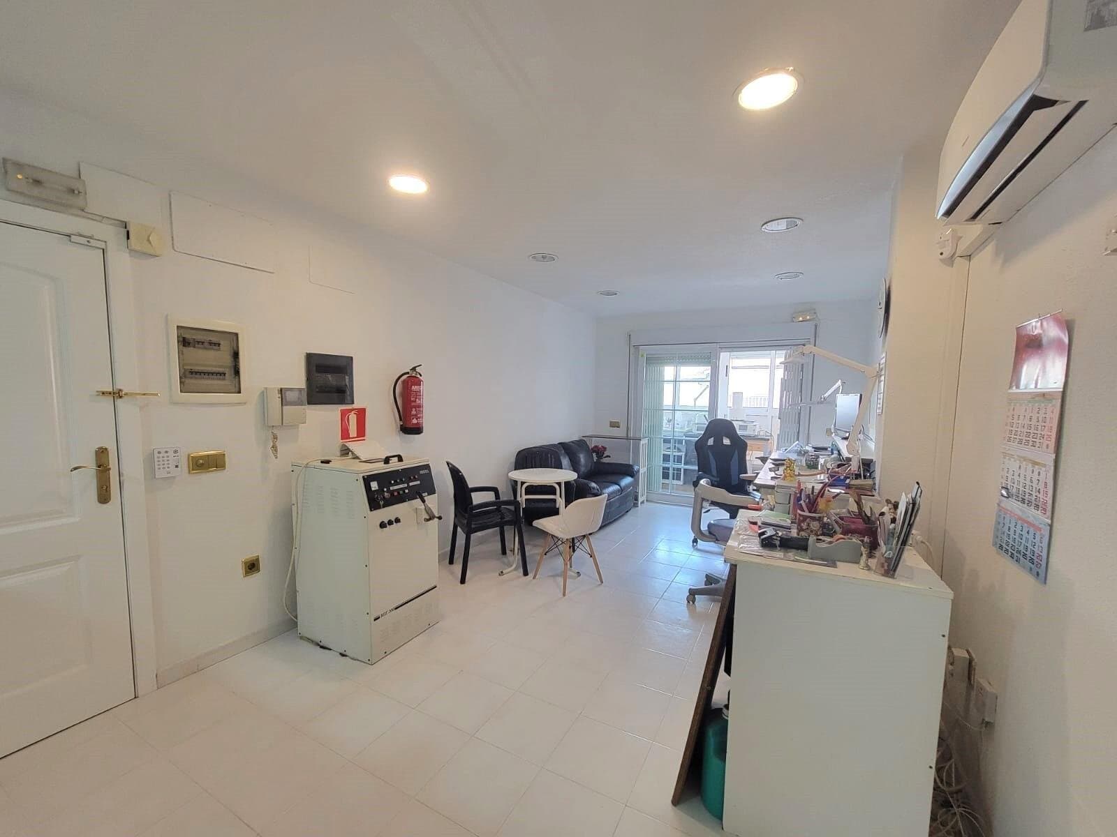 2-Bedroom Apartment in Torrevieja, Torrevieja - 2