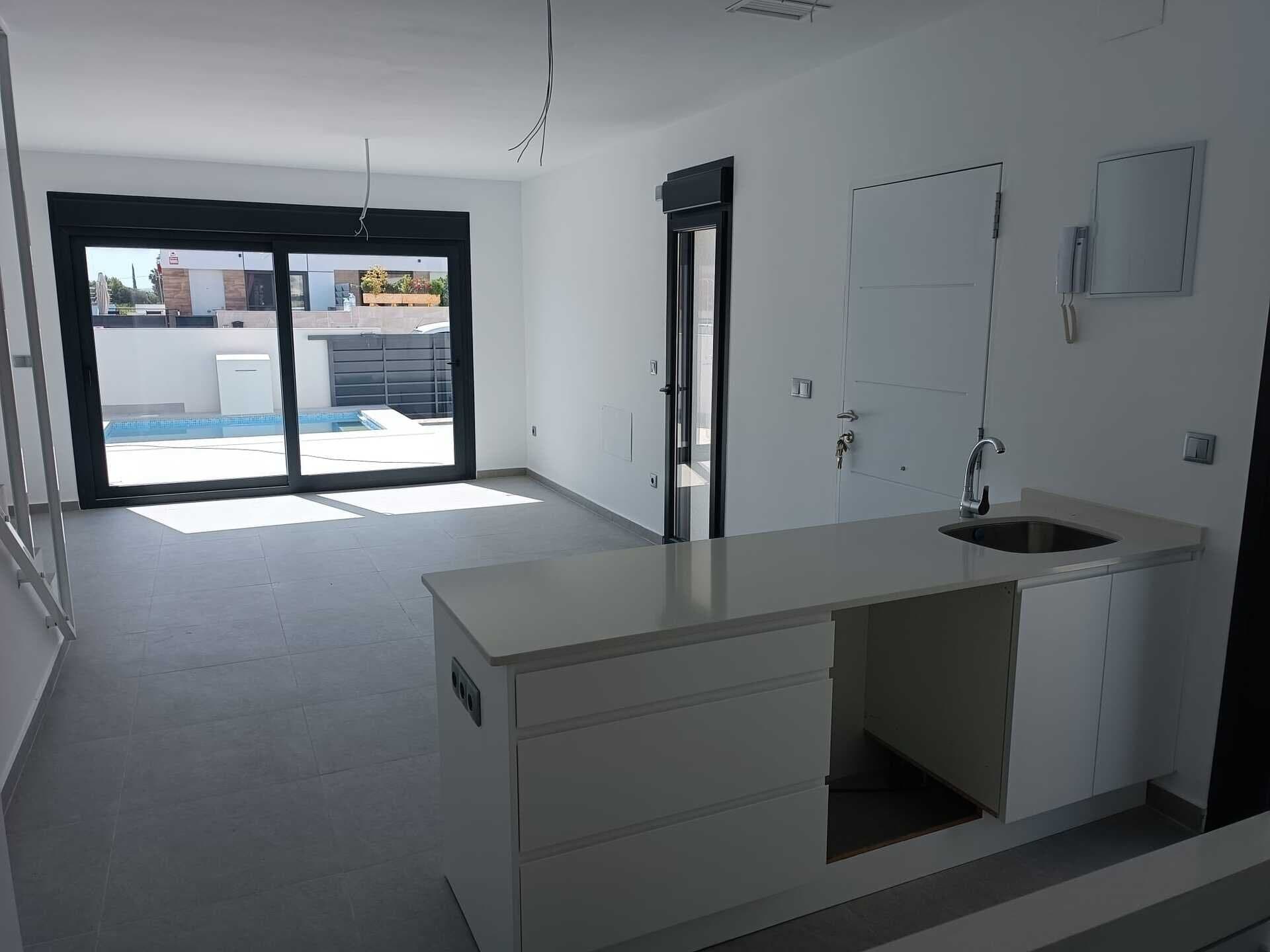Chalet independiente de 3 Dormitorios en, Daya Nueva - 9