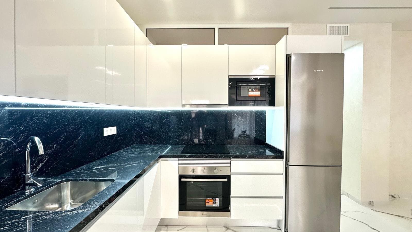 2-Bedroom Apartment in Playa del Cura, Torrevieja - 12
