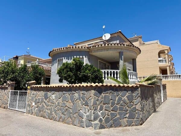 Villa de 4 Chambres à Punta Prima, Orihuela Costa