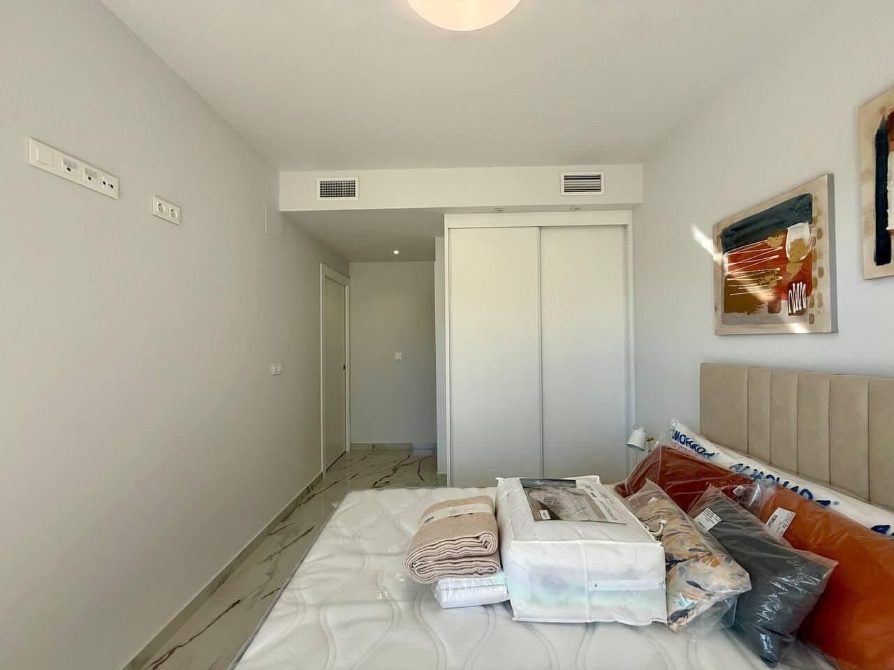 Ático de 2 Dormitorios en Pau 26, Orihuela Costa - 31