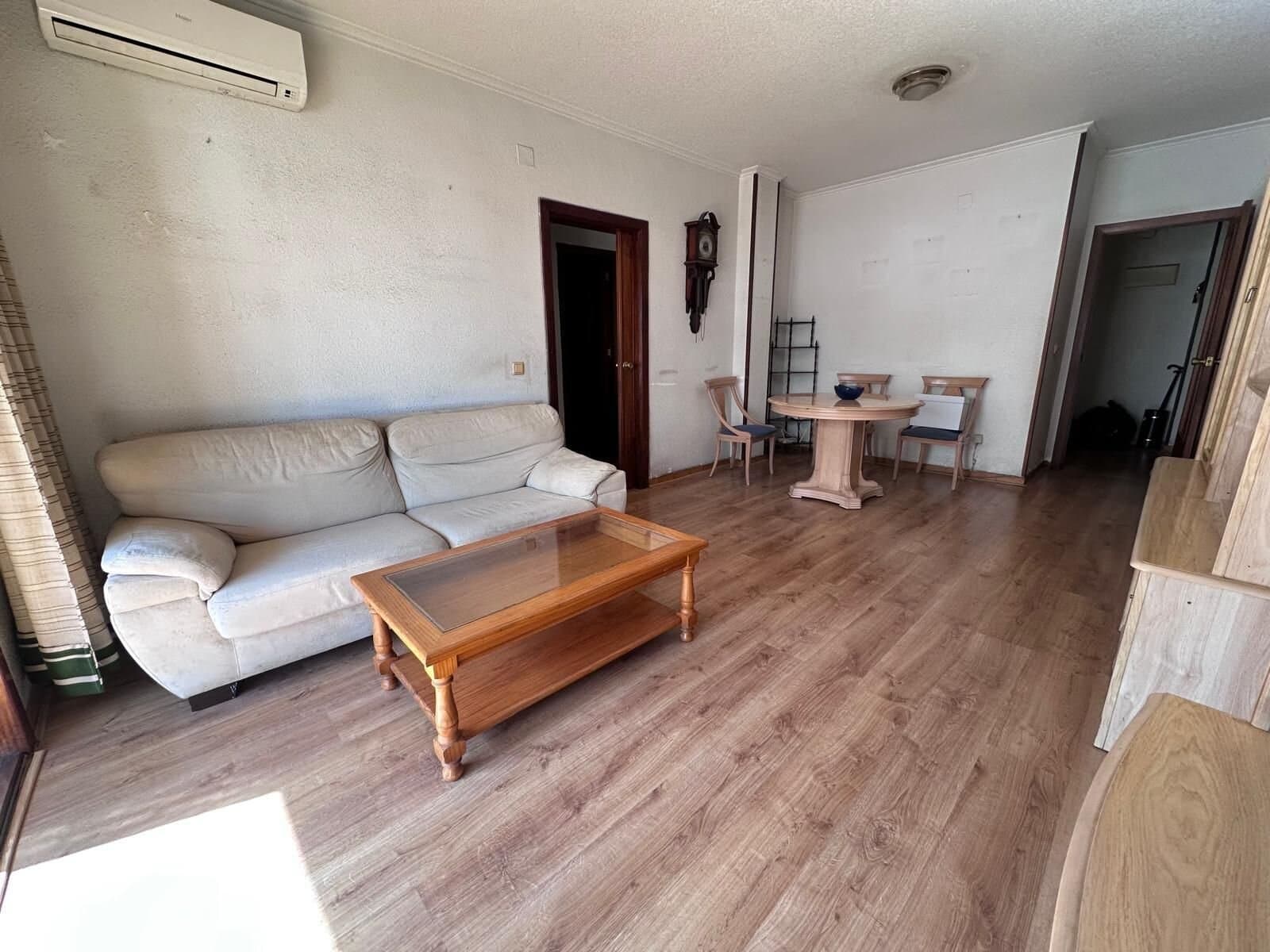 4-Bedroom Apartment in Torrevieja, Torrevieja - 3