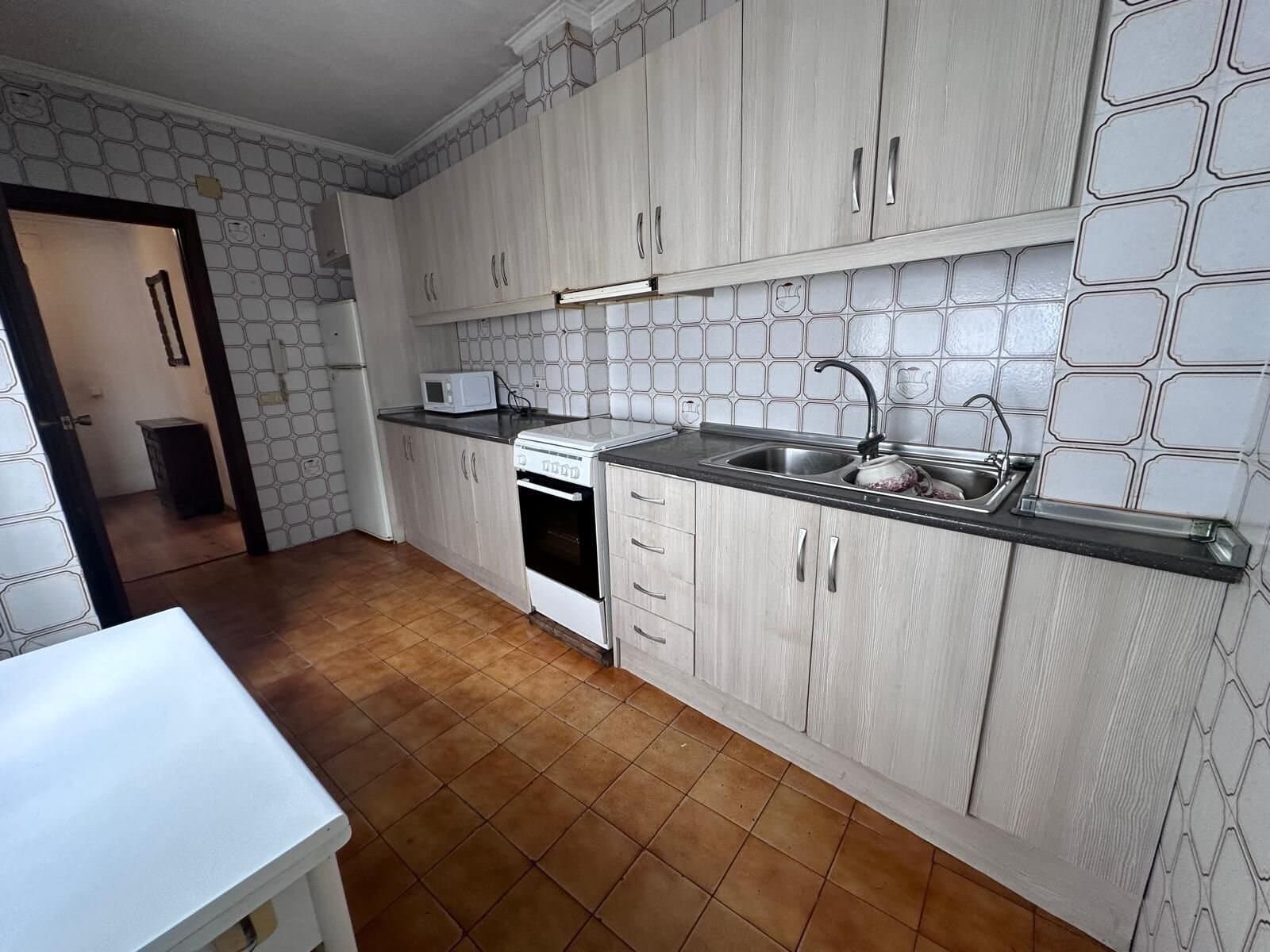 4-Bedroom Apartment in Torrevieja, Torrevieja - 8