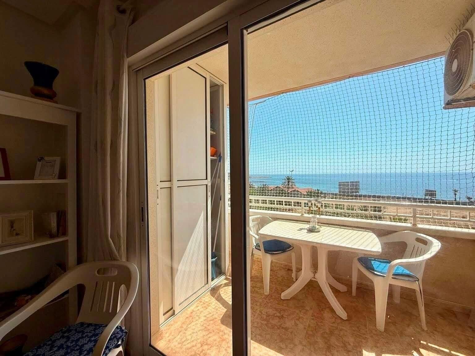 2-Bedroom Apartment in Estacion de Autobuses, Torrevieja - 3