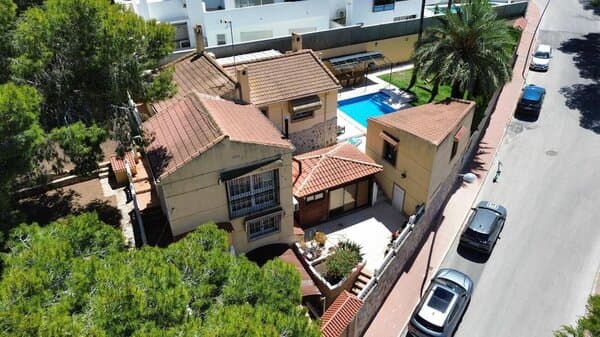 4-Bedroom Villa in La Siesta, Torrevieja
