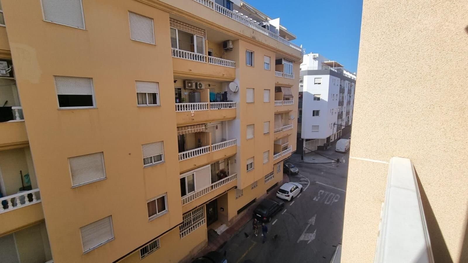 2-Bedroom Apartment in Torrevieja, Torrevieja - 2