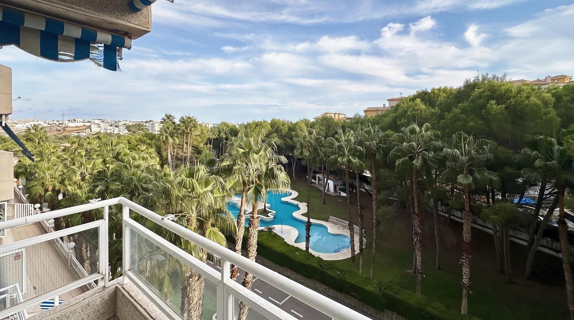 Apartamento de 2 Dormitorios en Lomas de Cabo Roig, Orihuela Costa