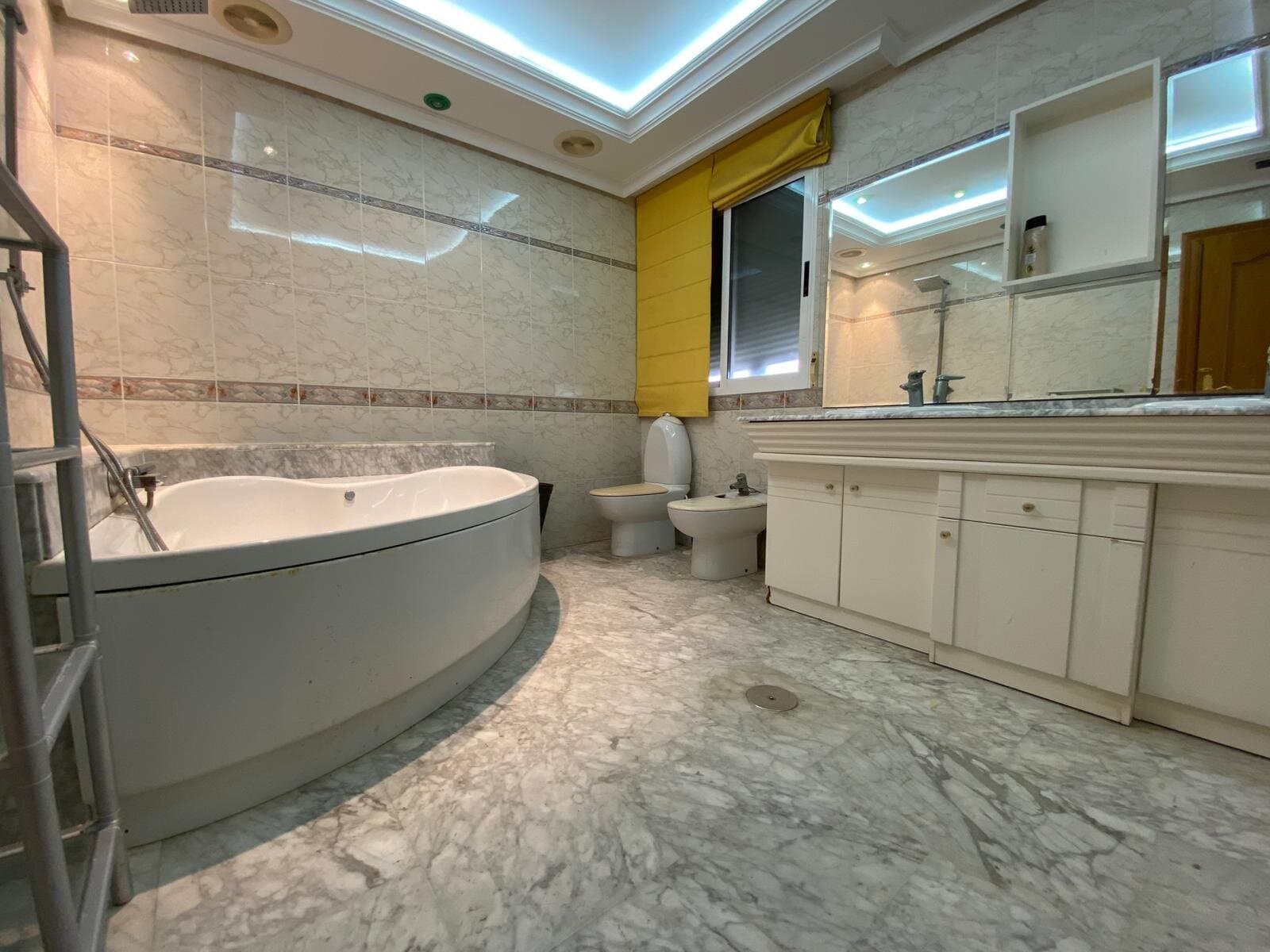 2-Bedroom Penthouse in Centro, Torrevieja - 13