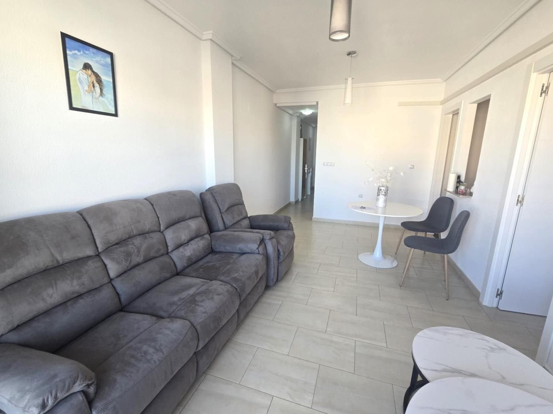 2-Bedroom Apartment in Torrevieja - 4