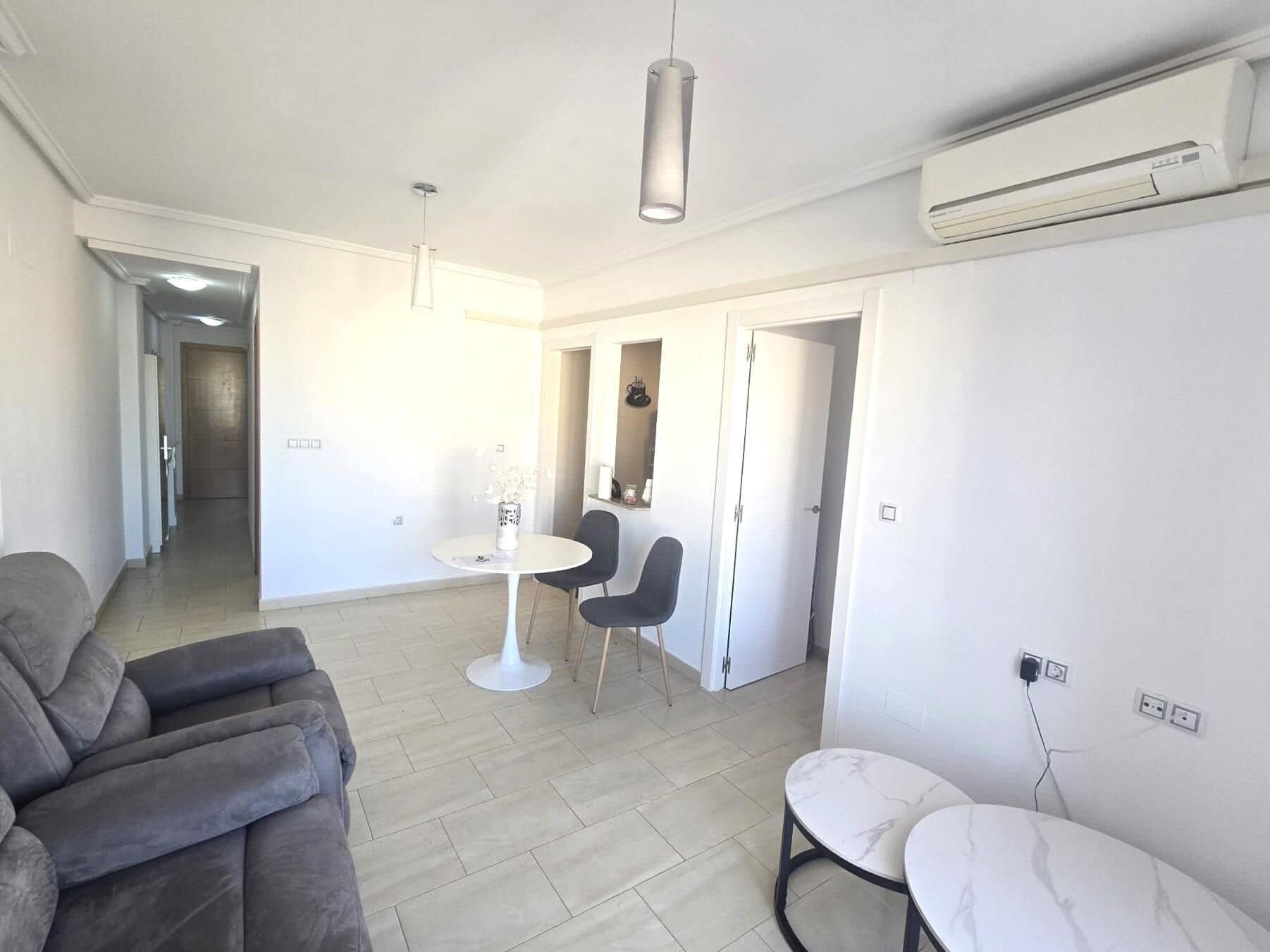 2-Bedroom Apartment in Torrevieja - 6