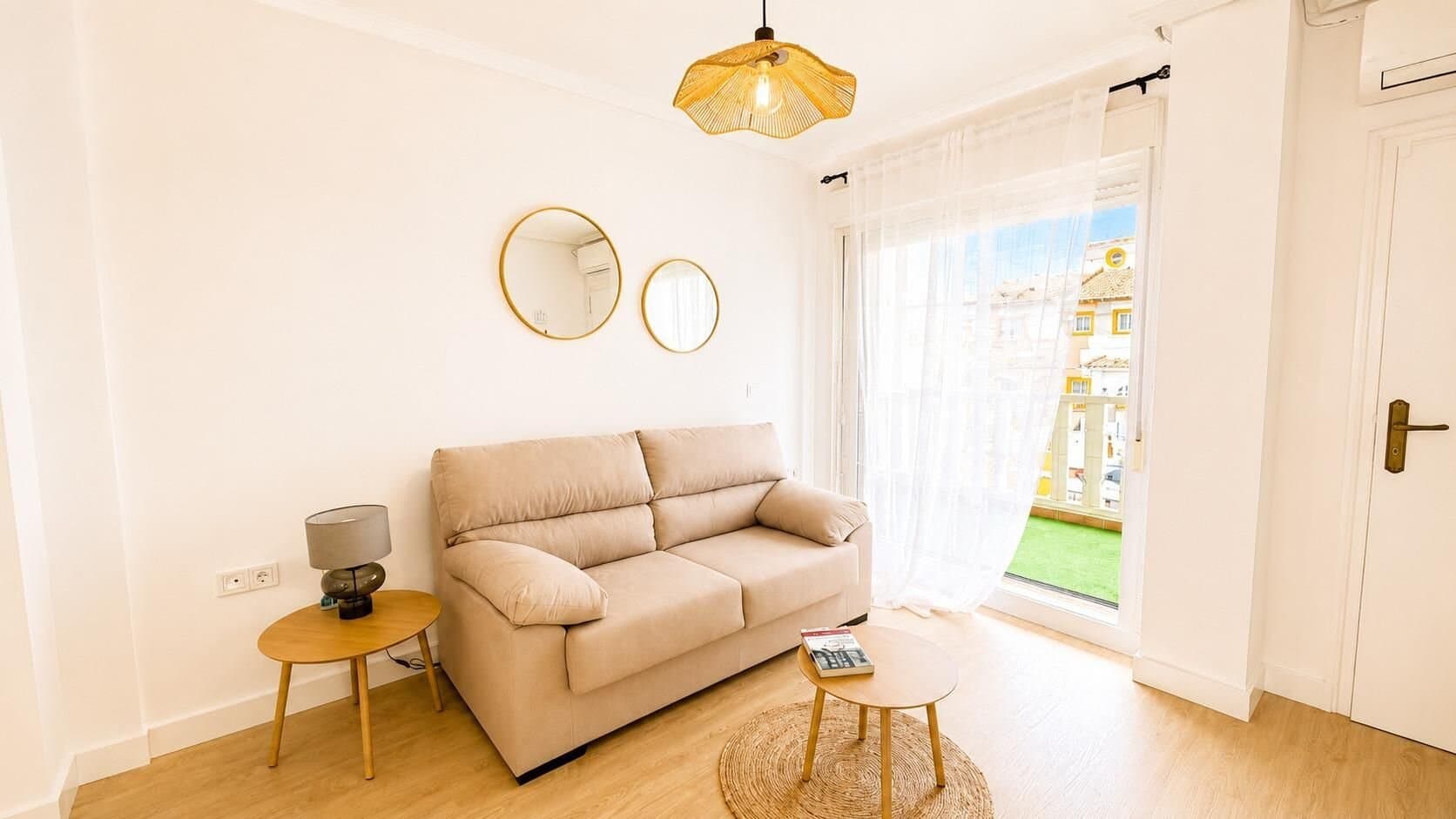 Apartamento de 2 Dormitorios en Lomas de Cabo Roig, Orihuela Costa - 2