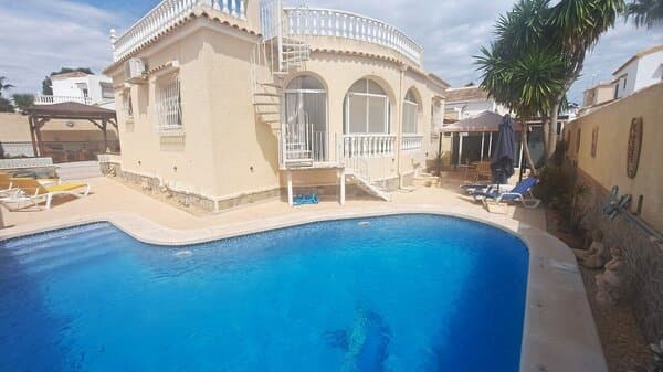 Villa de 3 Dormitorios en Las Filipinas, Orihuela Costa