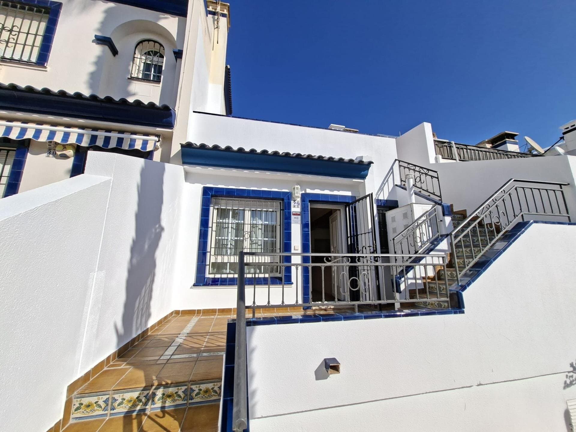 Bungalow de 2 Dormitorios en Villamartín-las Filipinas, Orihuela Costa - 2