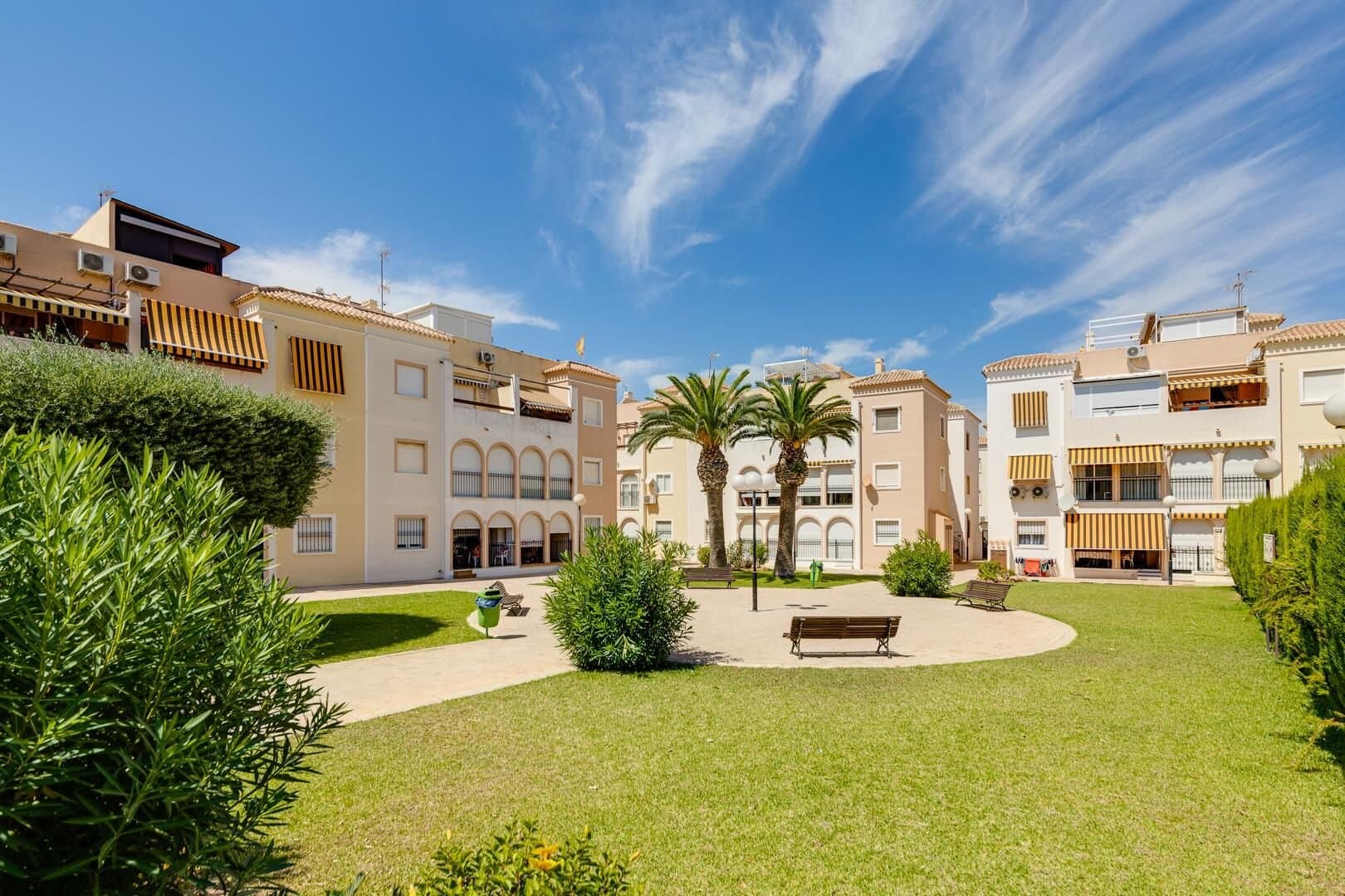 Bungalow de 2 Dormitorios en El Acequión - Los Náufragos, Torrevieja - 28