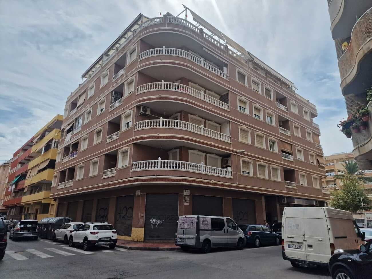 2-Bedroom Apartment in Torrevieja - 15