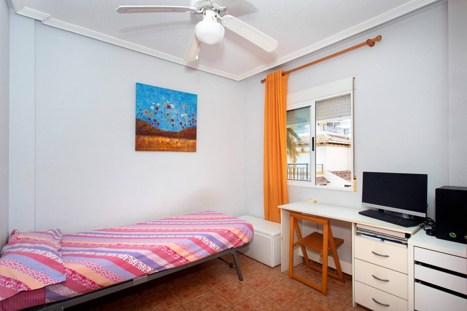 Bungalow de 2 Dormitorios en Rocio del Mar, Orihuela Costa - 11