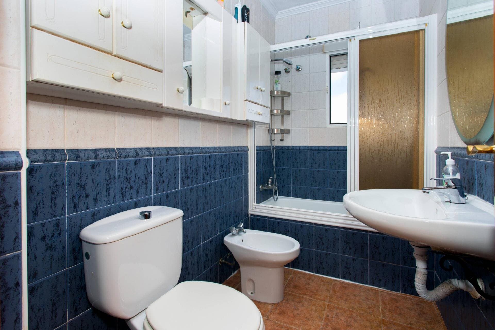 Bungalow de 2 Dormitorios en Rocio del Mar, Orihuela Costa - 13
