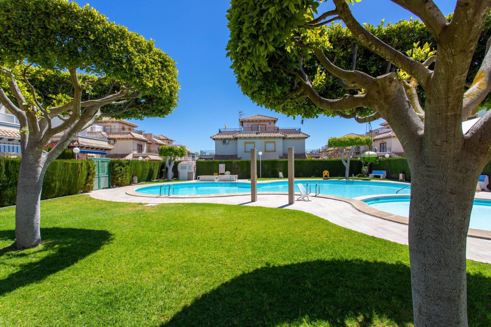 Bungalow de 2 Dormitorios en Rocio del Mar, Orihuela Costa - 22