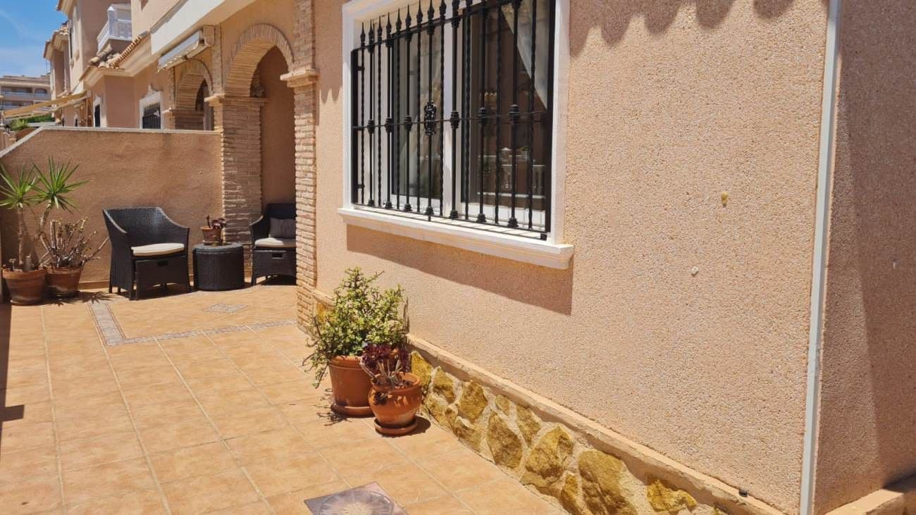 Villa de 3 Dormitorios en Los Dolses, Orihuela Costa - 23