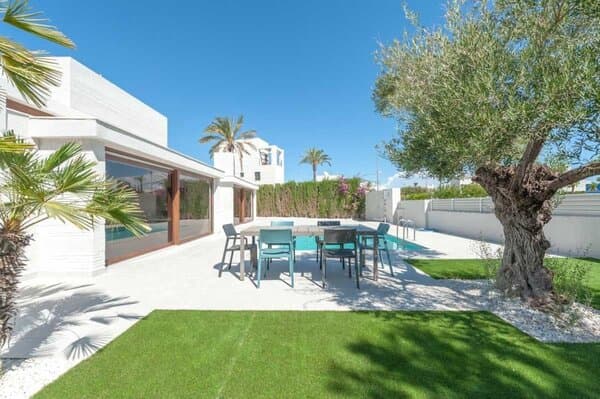 4-Bedroom Detached House in Murcia