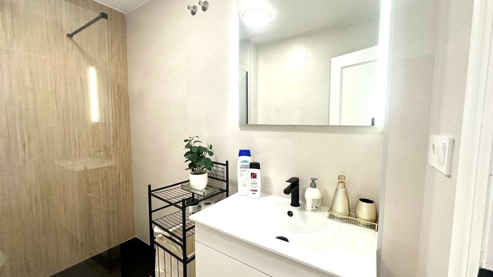 2-Bedroom Apartment in Torrevieja - 32