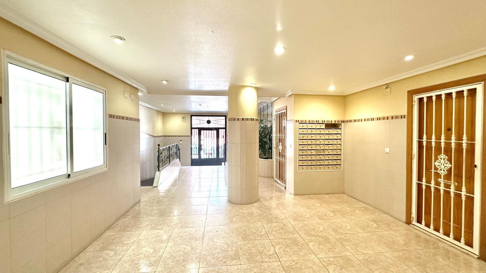 2-Bedroom Apartment in Torrevieja - 4