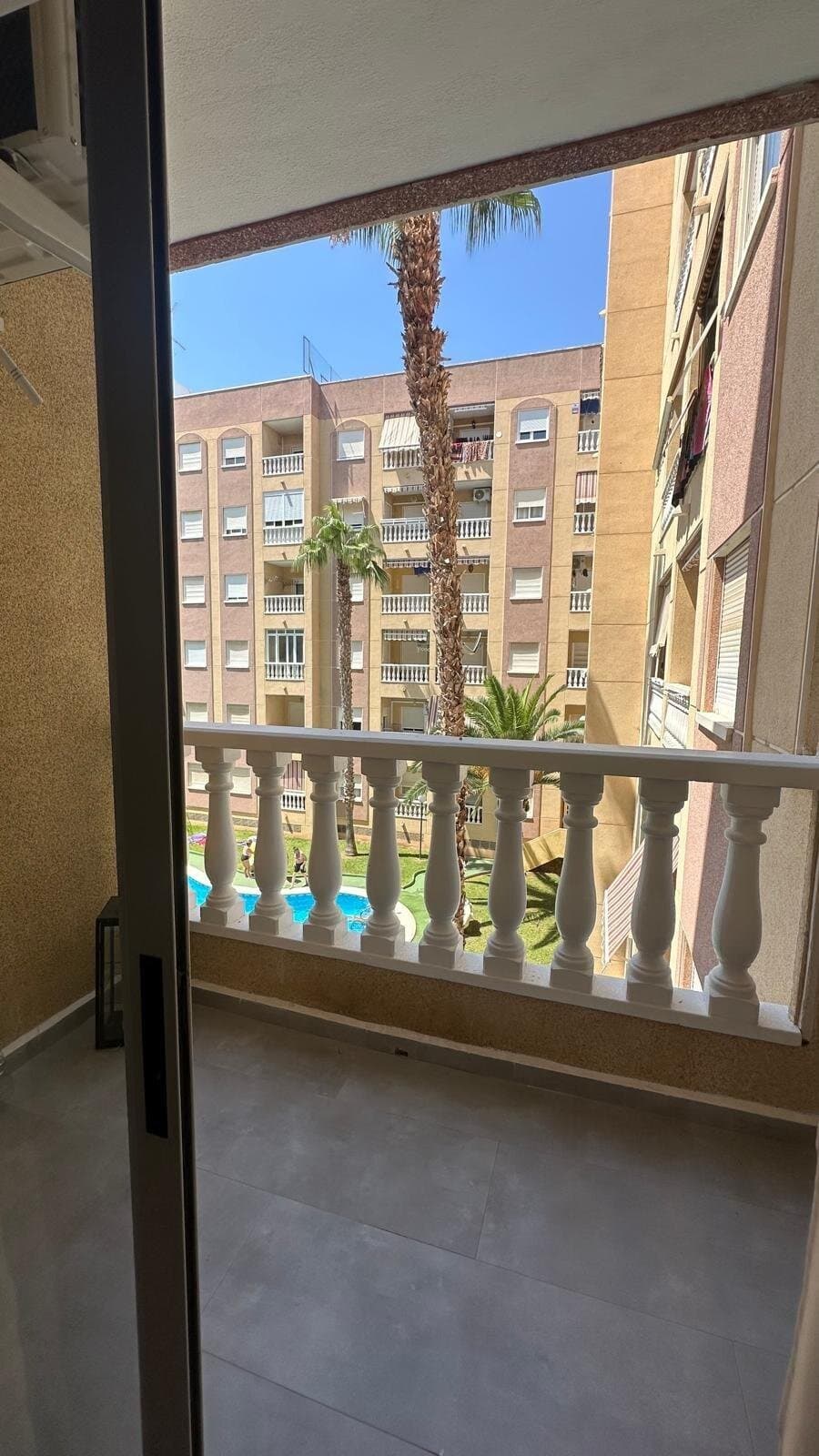 2-Bedroom Apartment in Torrevieja - 44