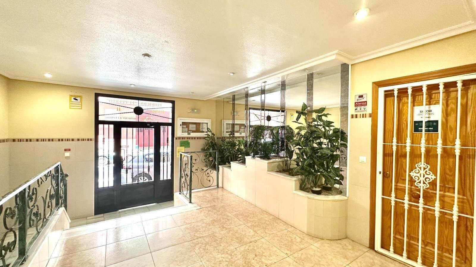 2-Bedroom Apartment in Torrevieja - 6